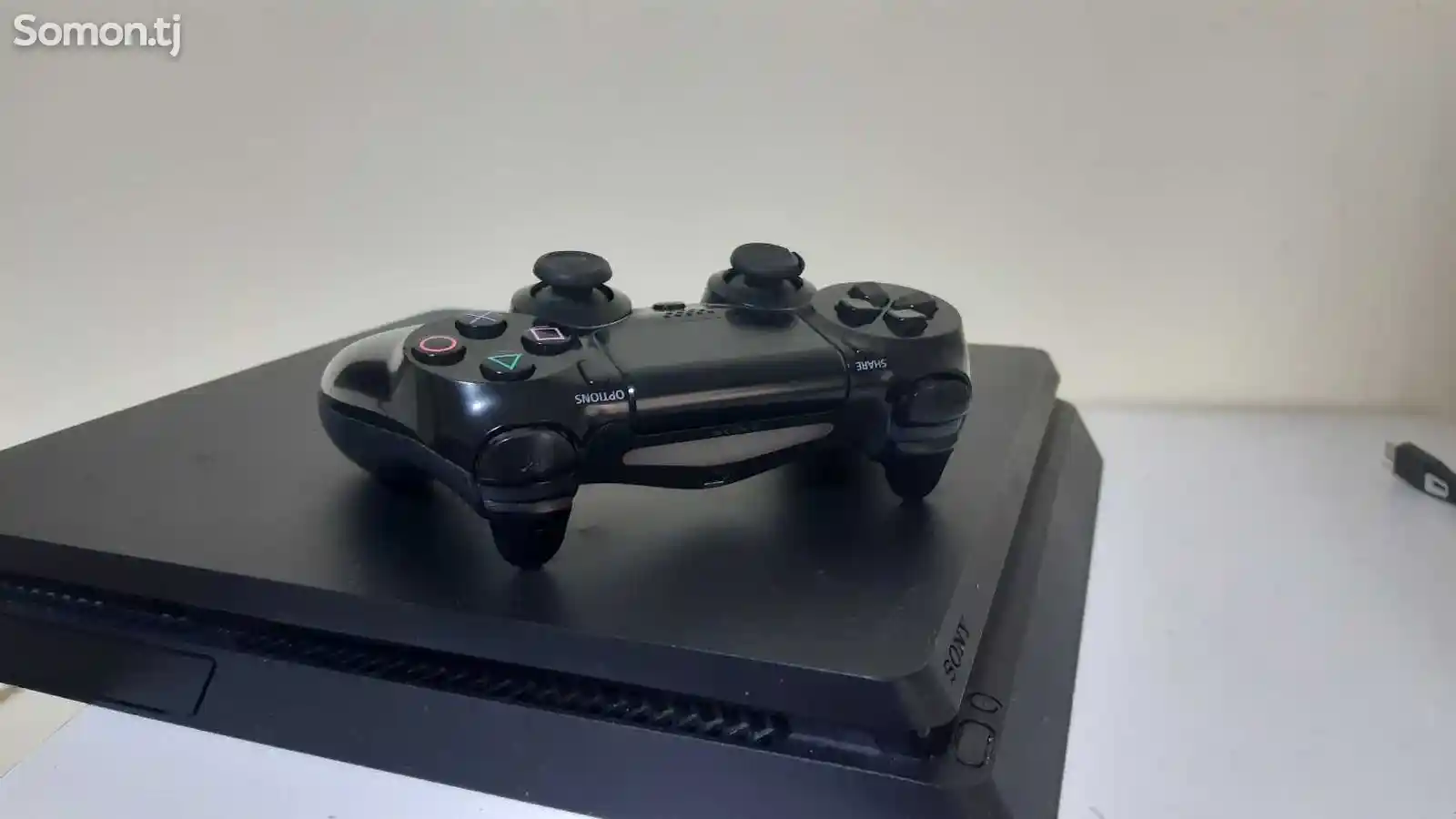 Игровая приставка Sony PlayStation 4 slim-2