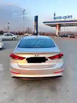 Hyundai Elantra, 2017-9