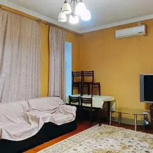 2-комн. квартира, 2 этаж, 70м², Дом печати  Акика