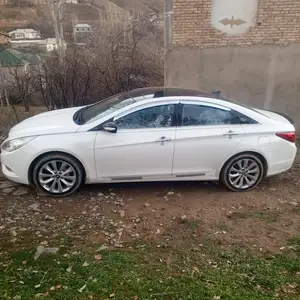 Hyundai Sonata, 2011