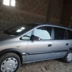 Opel Zafira, 2001