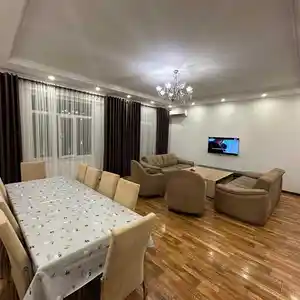 2-комн. квартира, 11 этаж, 110м², Исмоили Cомони, Шохтемур