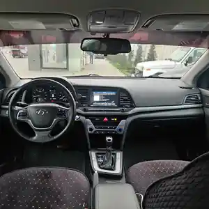 Hyundai Elantra, 2017
