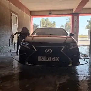 Lexus IS series, 2015