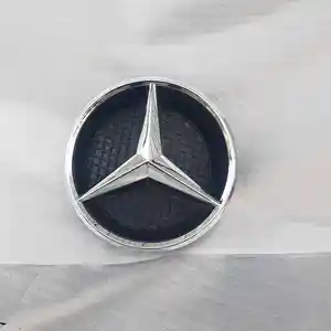 Знак облицовки на Mercedes w212 w204
