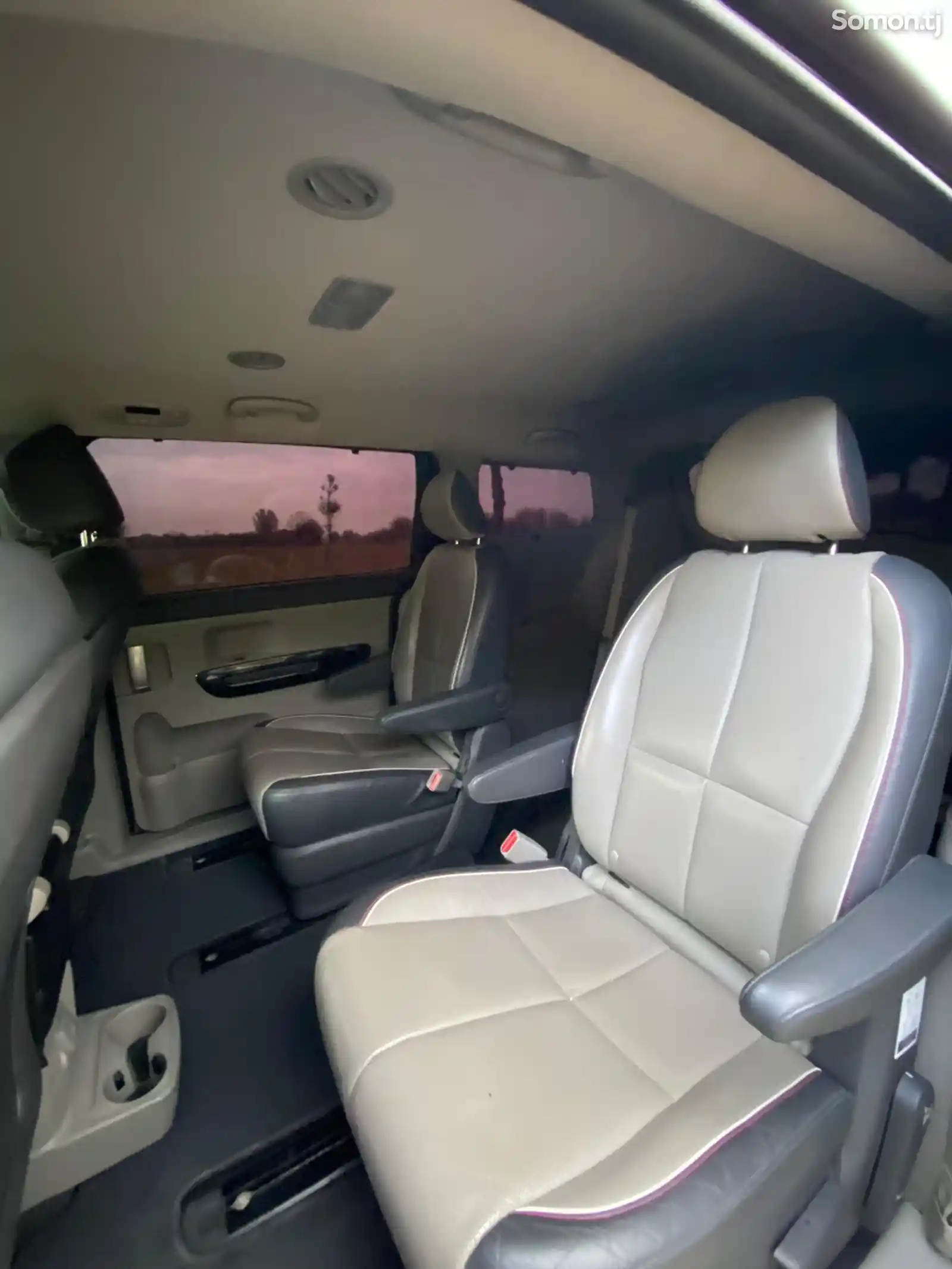 Kia Sedona, 2015-10