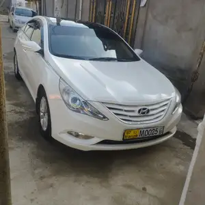 Hyundai Sonata, 2011