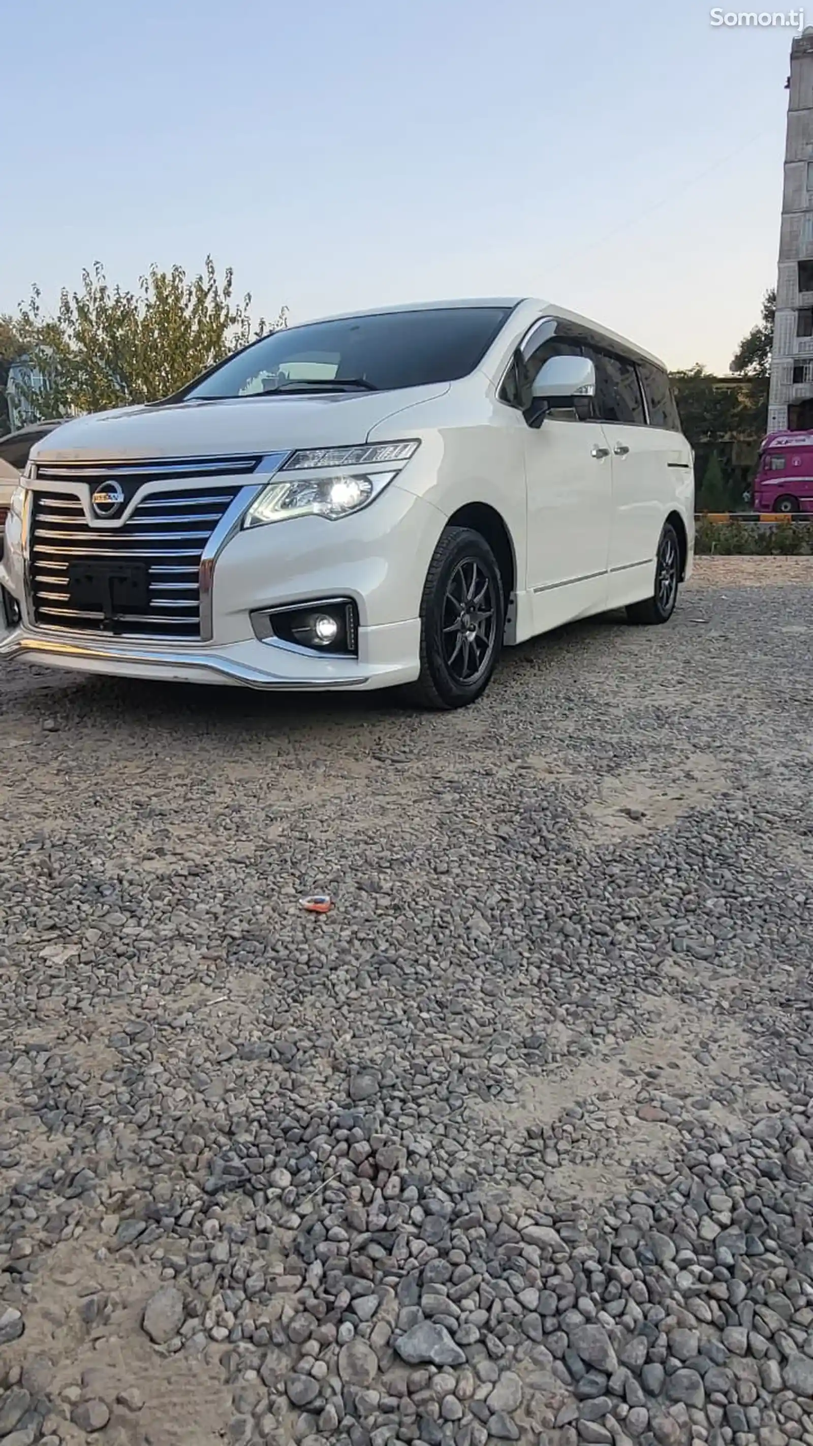 Nissan Elgrand, 2015-1