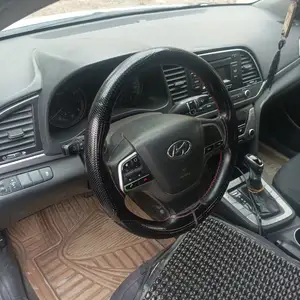 Hyundai Elantra, 2017