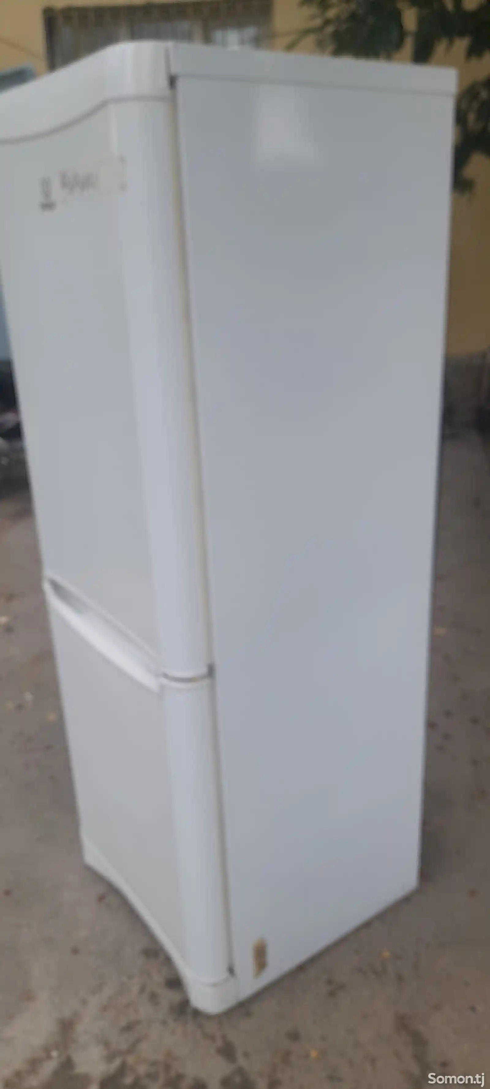 Холодильник индезит 167 см-3