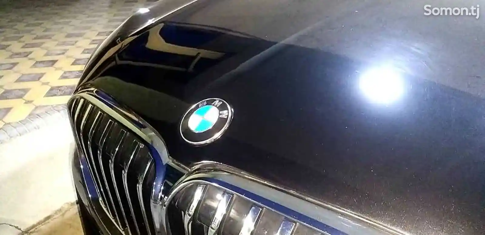 Эмблема капота на BMW g11-3