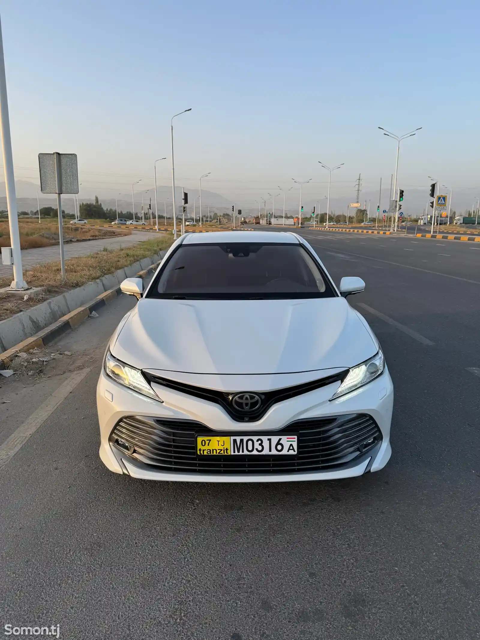 Toyota Camry, 2019-1