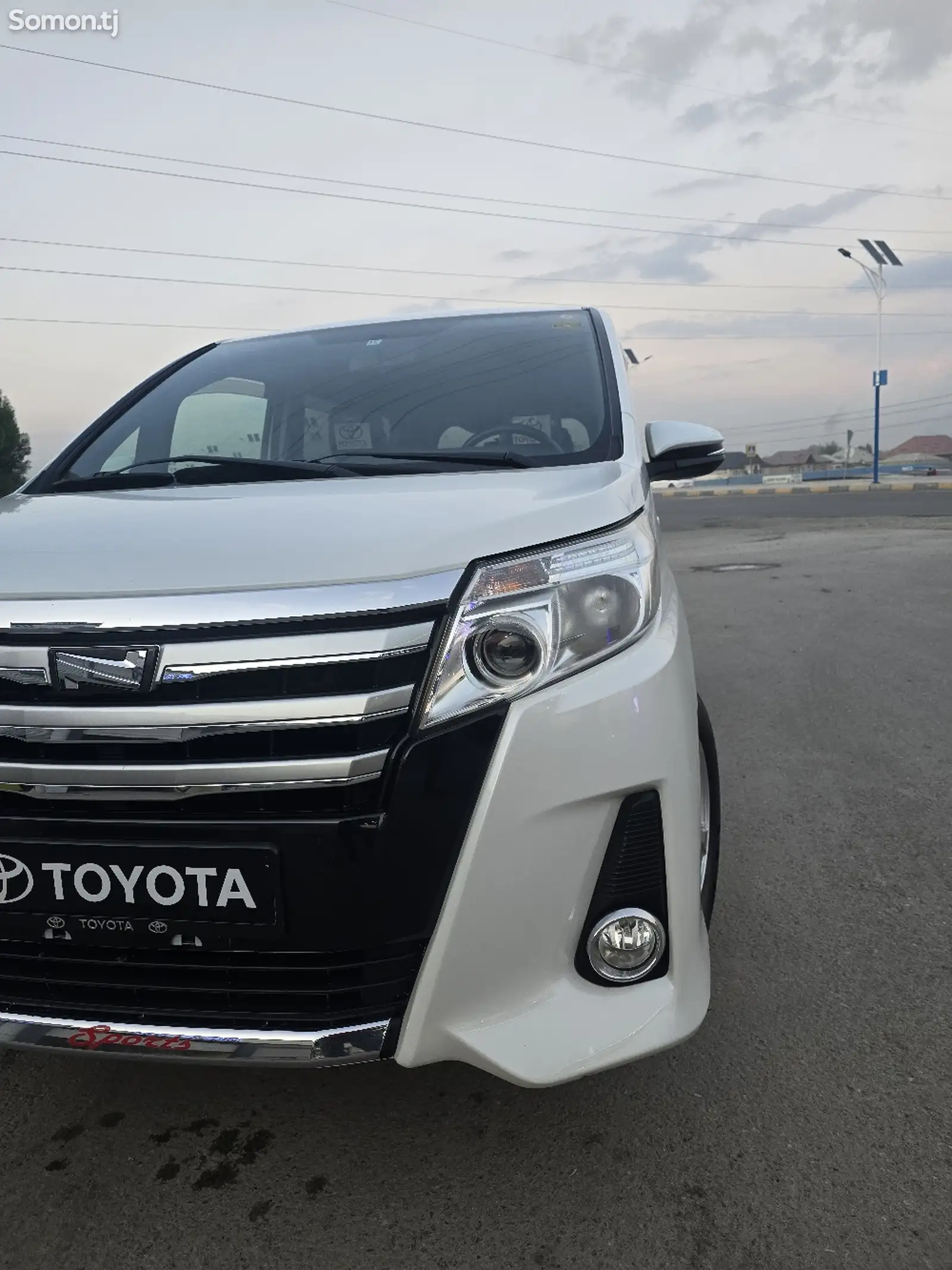 Toyota Voxy, 2014-5