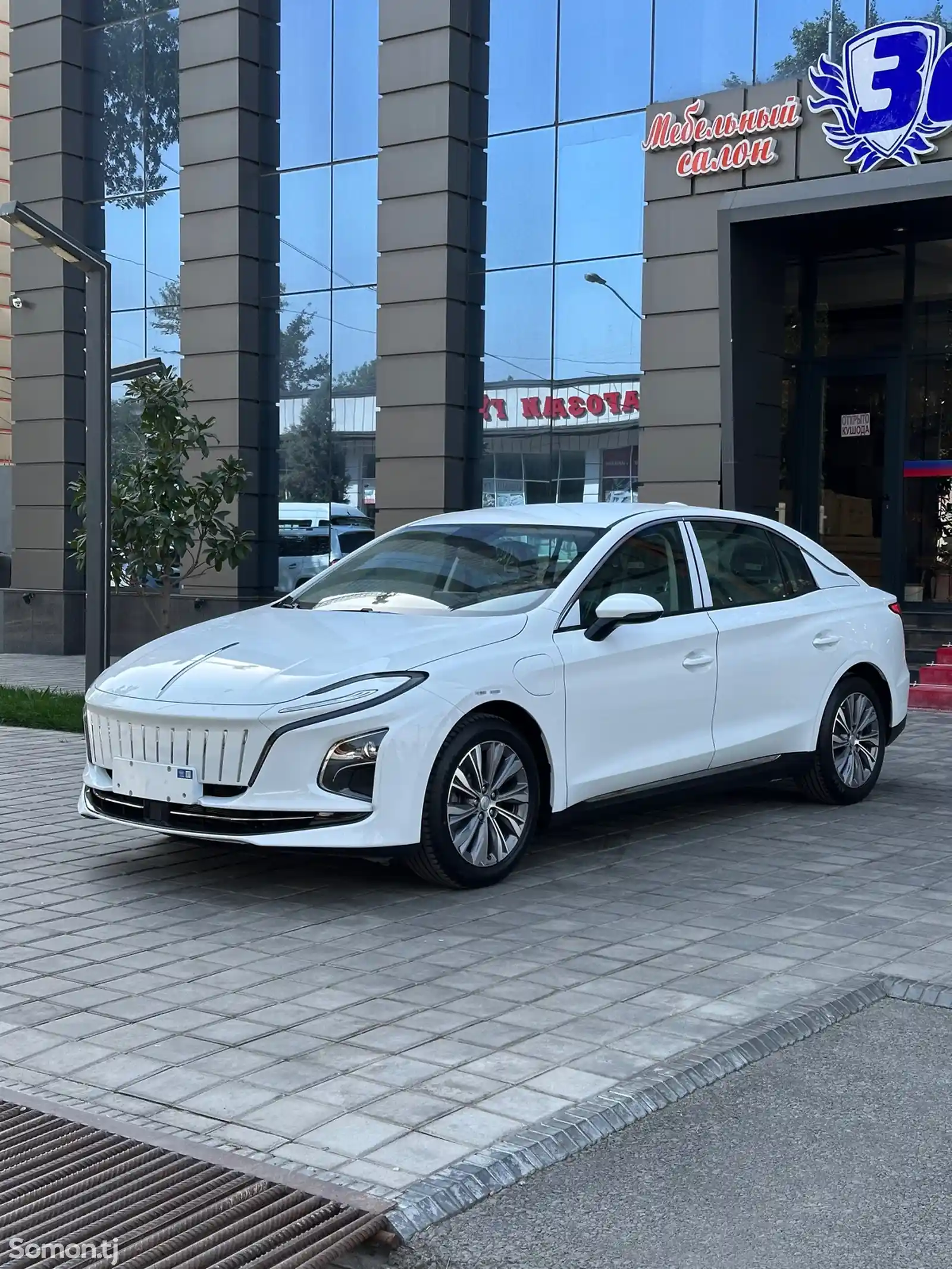 Hongqi E-QM5, 2024-4