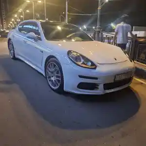 Porsche Panamera, 2016