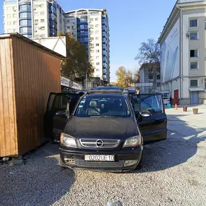 Opel Zafira, 2005