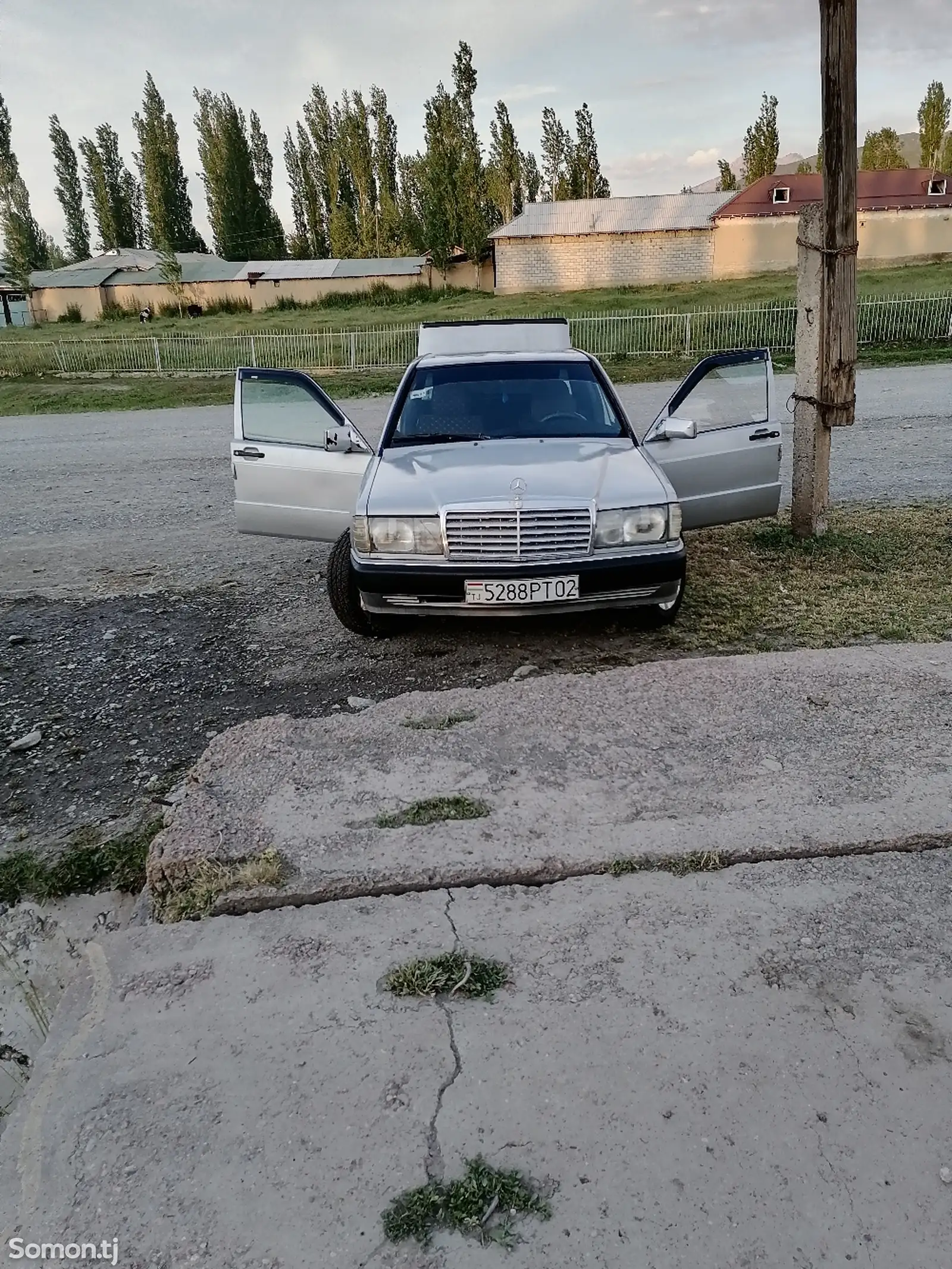 Mercedes-Benz W124, 1990