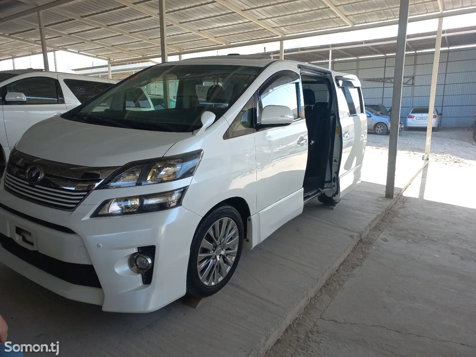 Toyota Vellfire, 2014-2