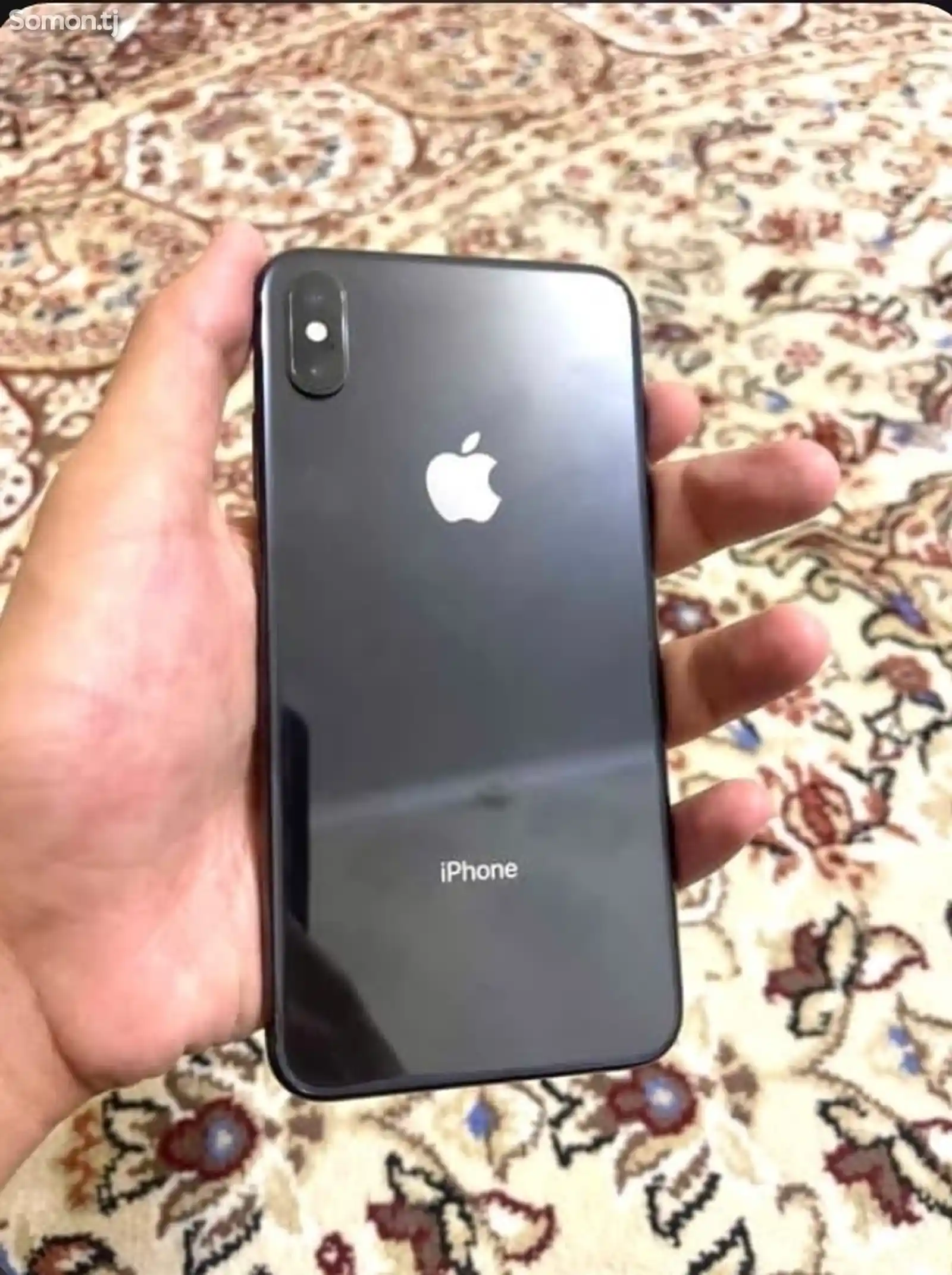 Apple iPhone Xs Max-1