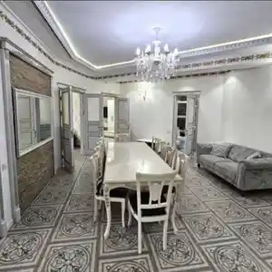 4-комн. квартира, 5 этаж, 160м², Исмоили сомони, дом печать