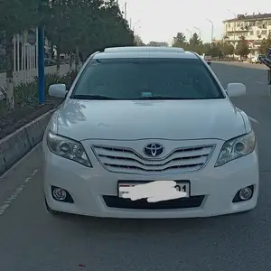 Toyota Camry, 2010