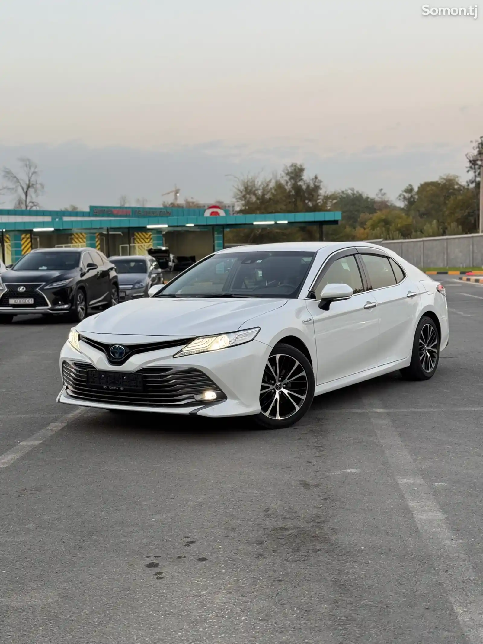 Toyota Camry, 2018-1