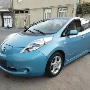 Nissan Leaf, 2011