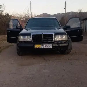 Mercedes-Benz W124, 1990