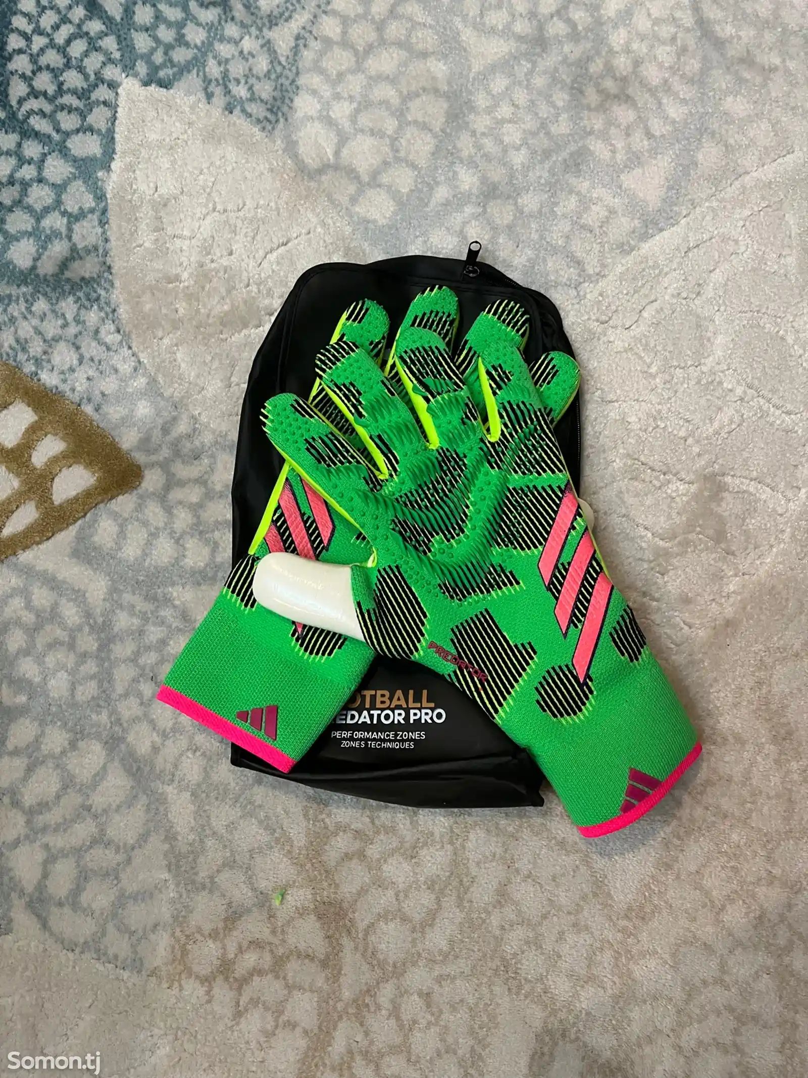 Вратарские перчатки Adidas Predator-1