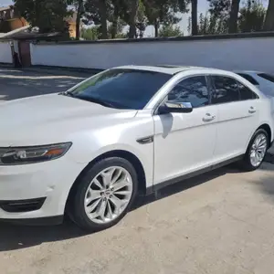 Ford Taurus, 2015