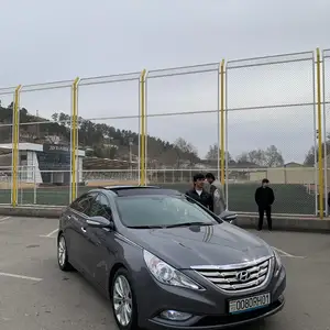 Hyundai Sonata, 2010