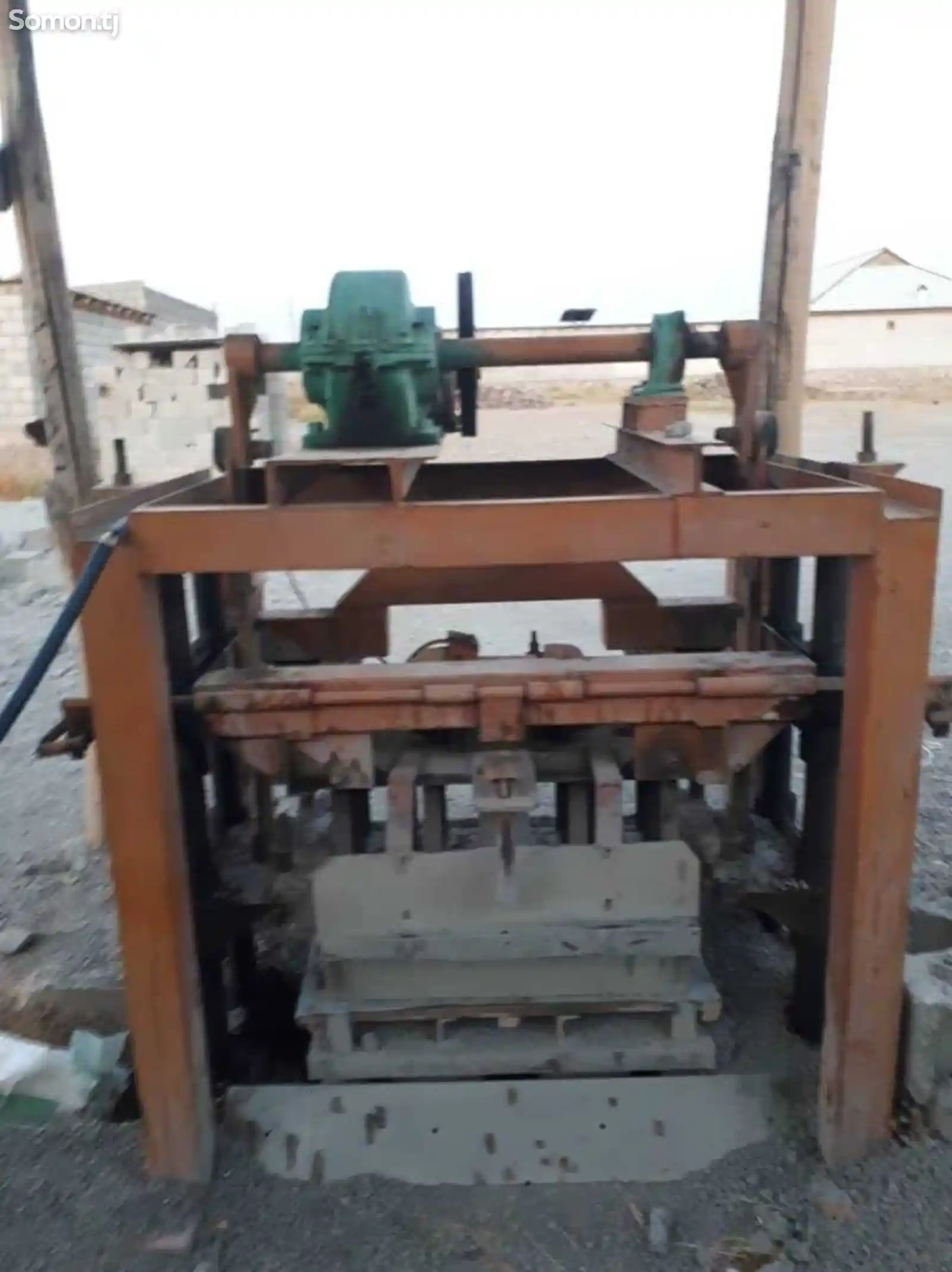 Аппарат для производства цементблока-1