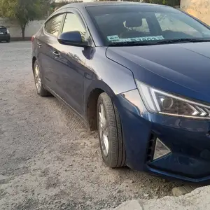 Hyundai Elantra, 2022