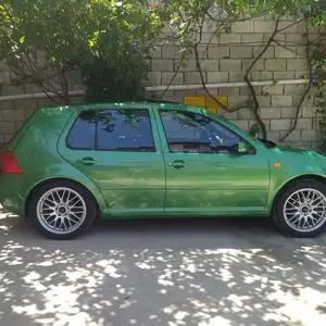 Volkswagen Golf, 2000