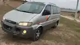 Hyundai starex-2