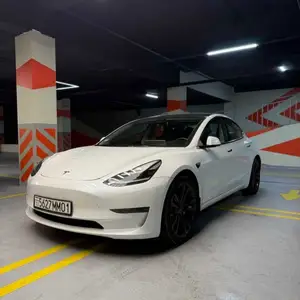 Tesla Model 3, 2022