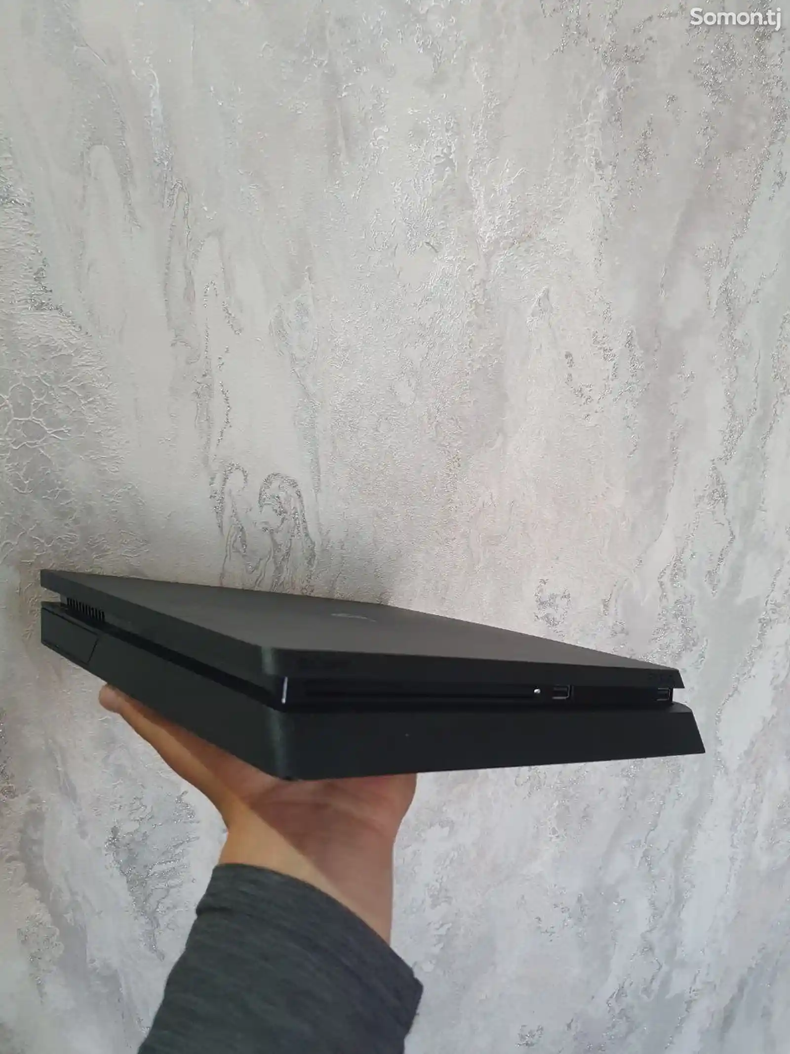 Игровая приставка PlayStation 4slim-2