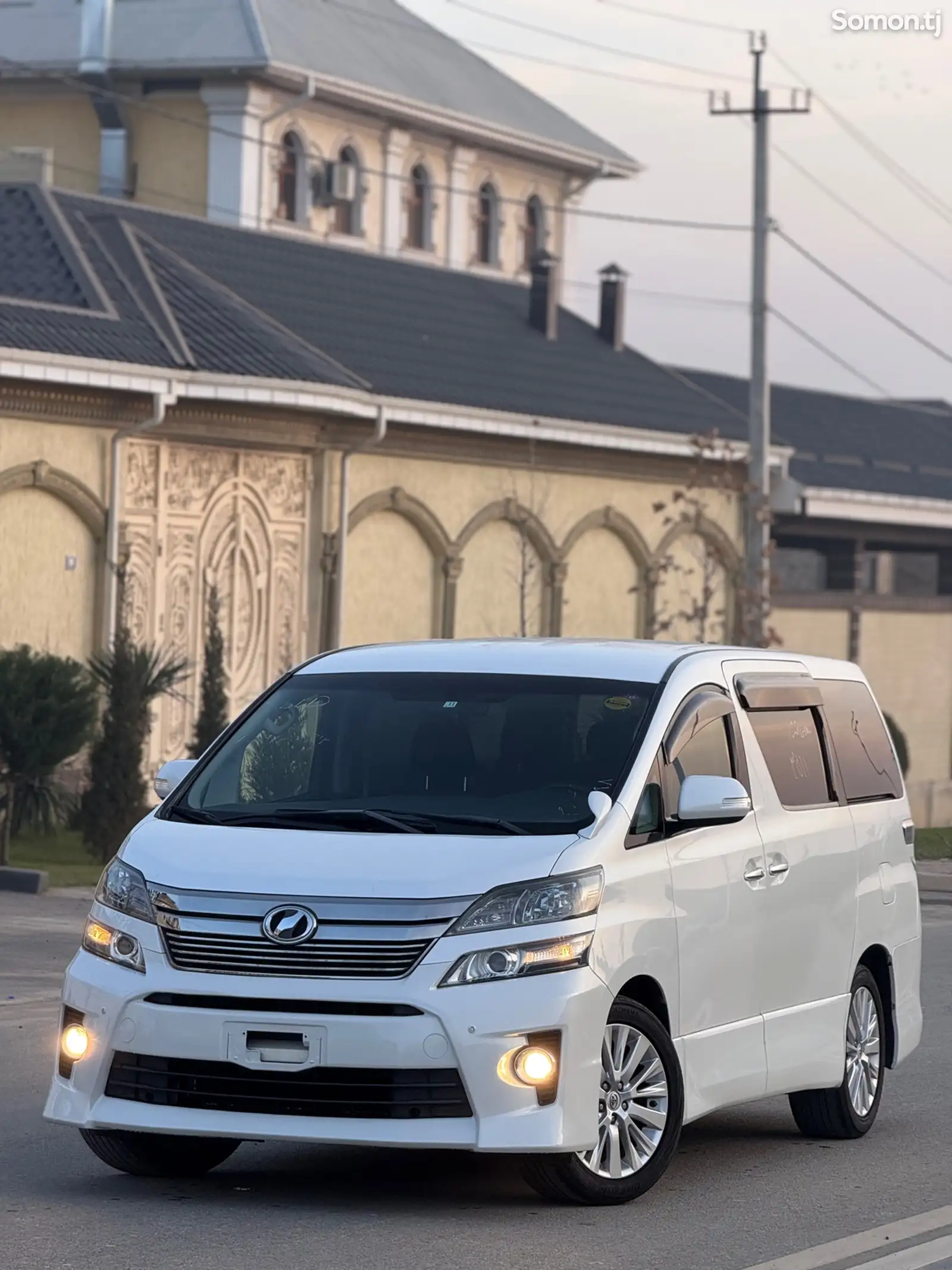 Toyota Vellfire, 2014-1