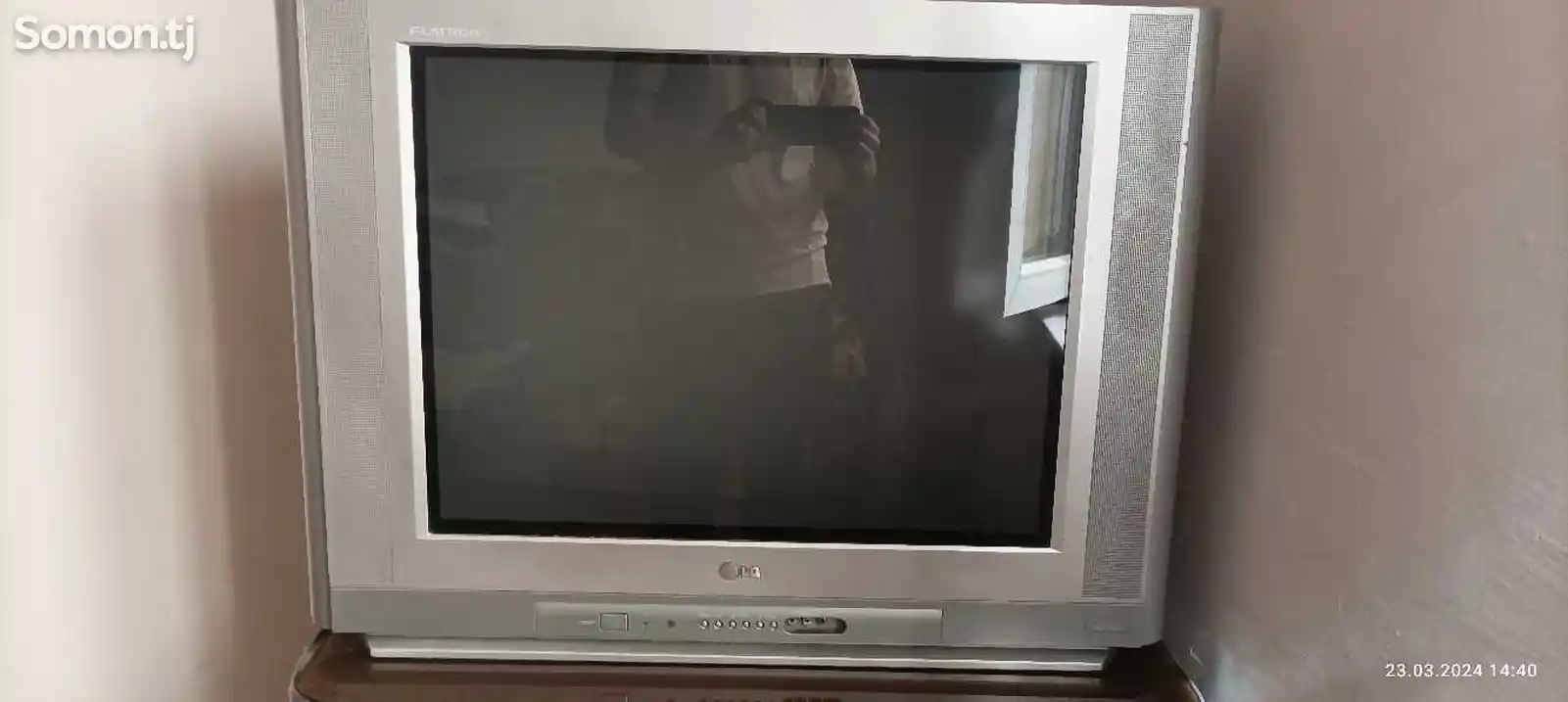 Телевизор LG с подставкой-1