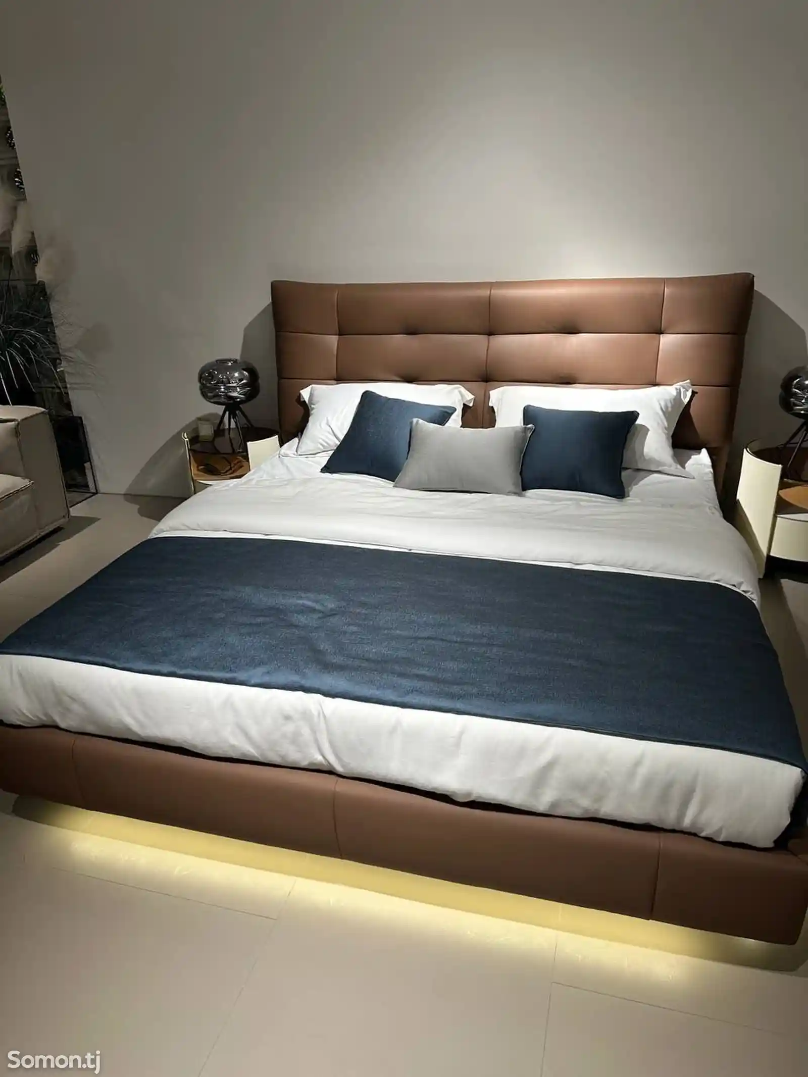 Двухспальная кровать-1