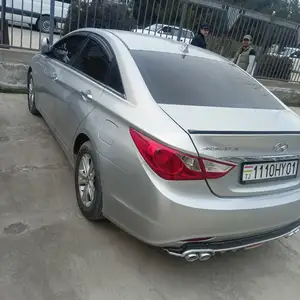 Hyundai Sonata, 2010