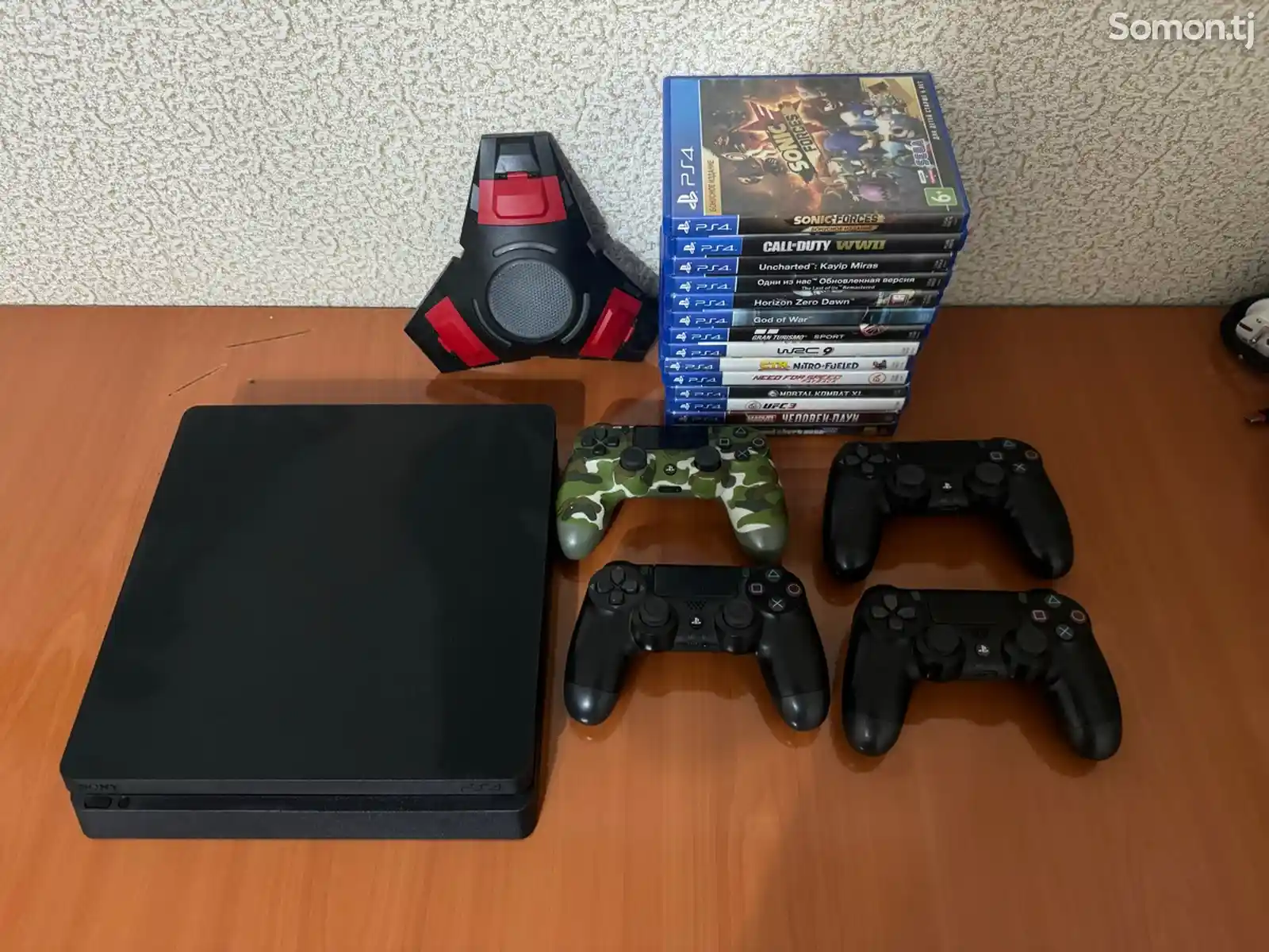 Игровая приставка Sony PlayStation 4 Slim-1