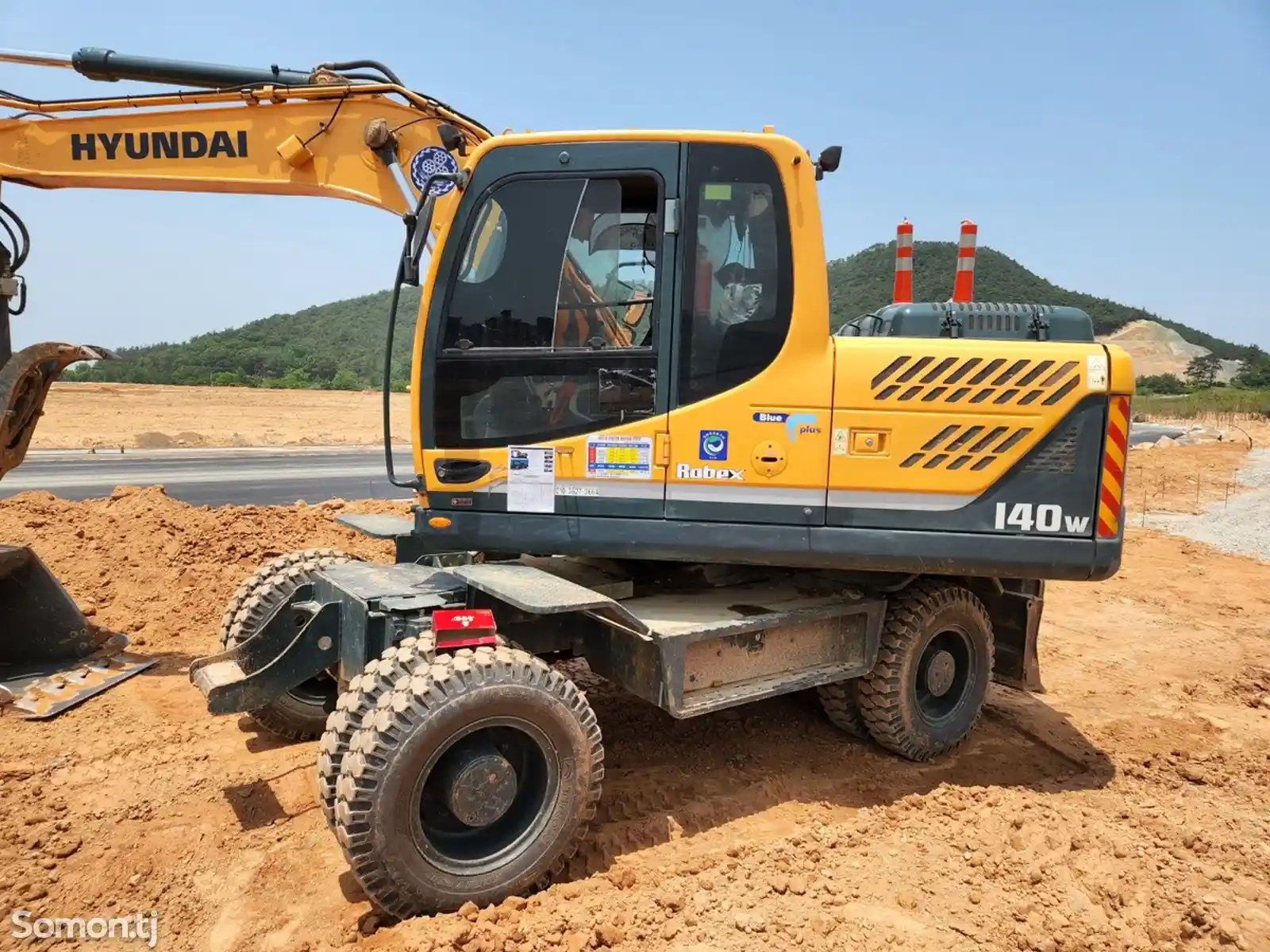 Экскаватор Hyundai R140W-2