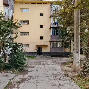 3-комн. квартира, 2 этаж, 68 м², 84 мкр