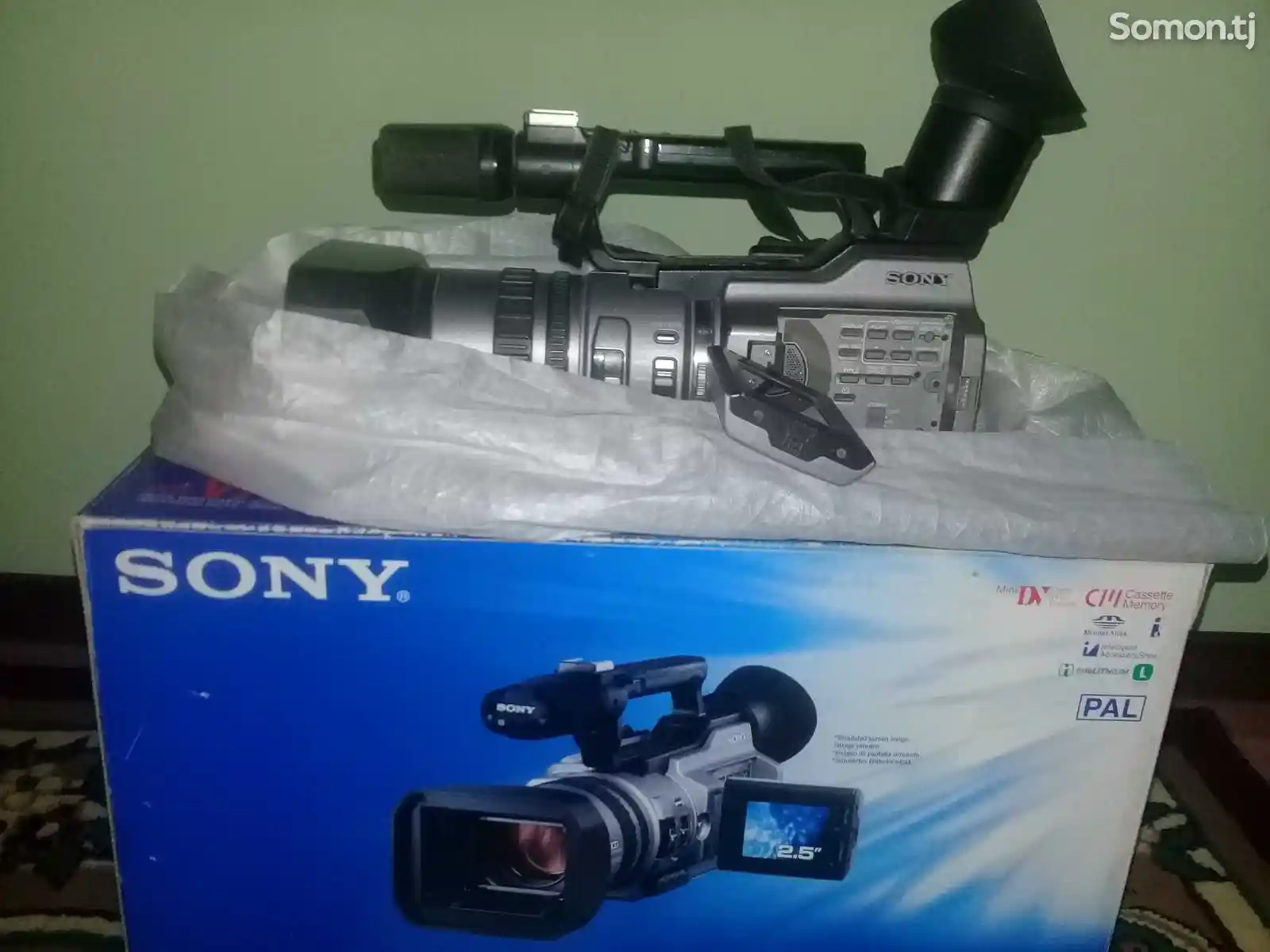Видеокамера Sony DCR-VX2100E-2