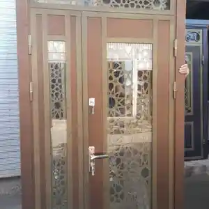 Стеклянная дверь