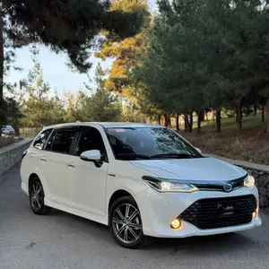 Toyota Fielder, 2015