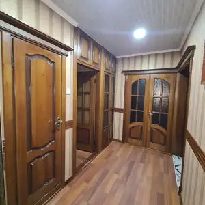 3-комн. квартира, 4 этаж, 63 м², 8 мкр