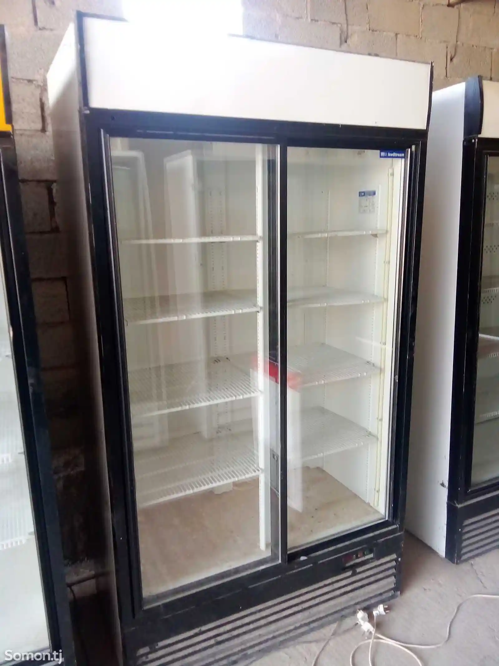 Холодильный шкаф-11