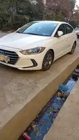 Hyundai Elantra, 2017-5